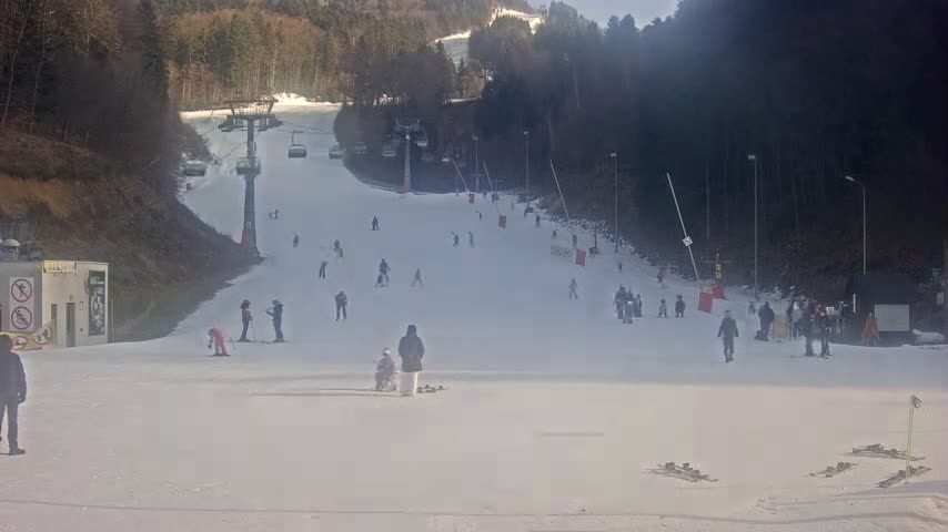 Salamandra Resort Ski Slope Live Cam - Hodrusa-Hamre, Žarnovica, Banská Bystrica, Slovakia
