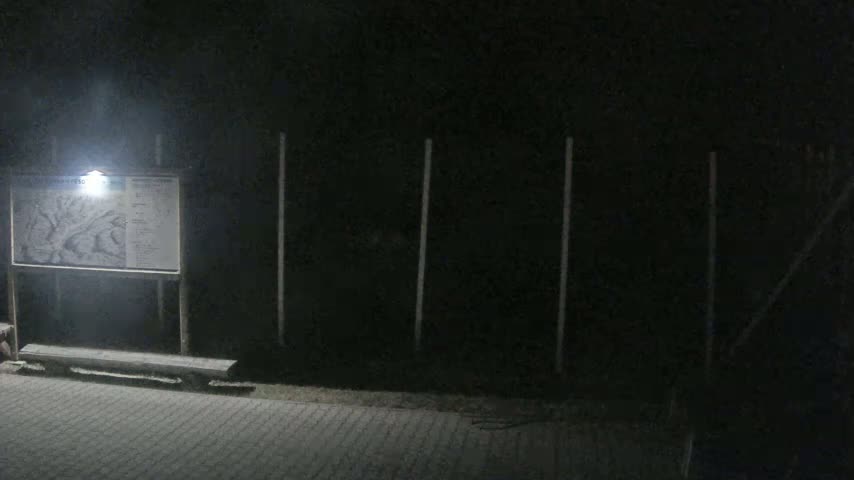Salamandra Ski Resort Tennis Court Live Cam - Hodrusa-Hamre, Žarnovica, Banská Bystrica, Slovakia