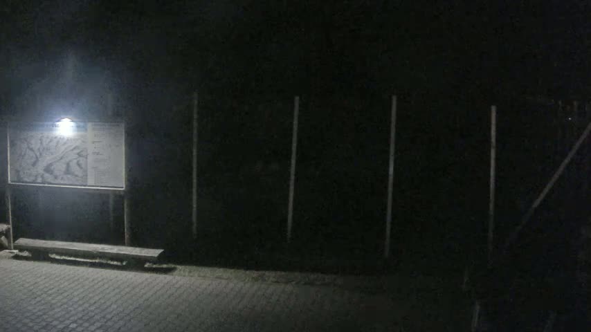 Salamandra Ski Resort Tennis Court Live Cam - Hodrusa-Hamre, Žarnovica, Banská Bystrica, Slovakia