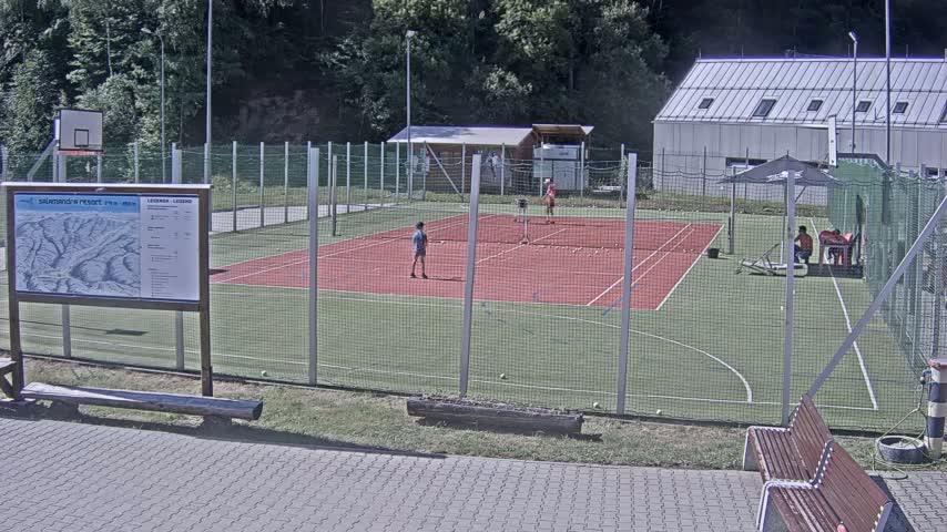 Salamandra Ski Resort Tennis Court Live Cam - Hodrusa-Hamre, Žarnovica, Banská Bystrica, Slovakia