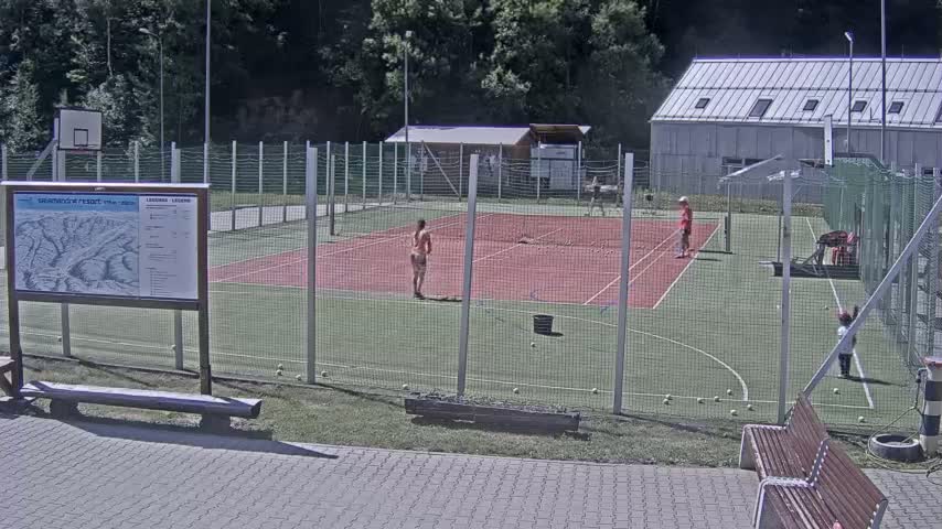 Salamandra Ski Resort Tennis Court Live Cam - Hodrusa-Hamre, Žarnovica, Banská Bystrica, Slovakia