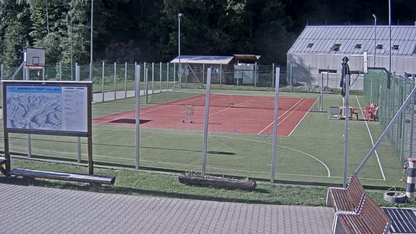 Salamandra Ski Resort Tennis Court Live Cam - Hodrusa-Hamre, Žarnovica, Banská Bystrica, Slovakia