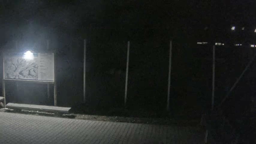 Salamandra Ski Resort Tennis Court Live Cam - Hodrusa-Hamre, Žarnovica, Banská Bystrica, Slovakia