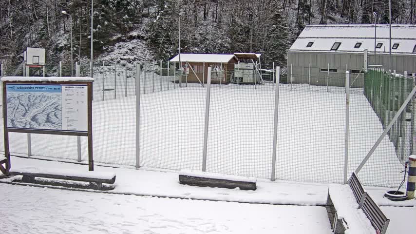Salamandra Ski Resort Tennis Court Live Cam - Hodrusa-Hamre, Žarnovica, Banská Bystrica, Slovakia
