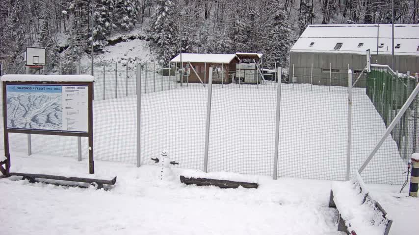 Salamandra Ski Resort Tennis Court Live Cam - Hodrusa-Hamre, Žarnovica, Banská Bystrica, Slovakia