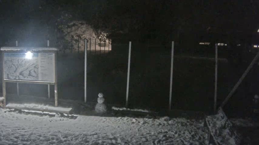 Salamandra Ski Resort Tennis Court Live Cam - Hodrusa-Hamre, Žarnovica, Banská Bystrica, Slovakia