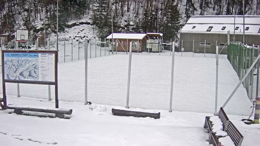Salamandra Ski Resort Tennis Court Live Cam - Hodrusa-Hamre, Žarnovica, Banská Bystrica, Slovakia