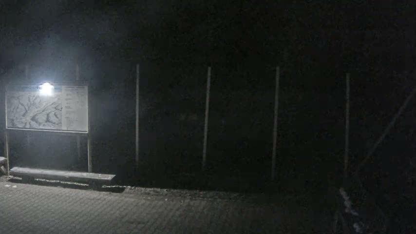 Salamandra Ski Resort Tennis Court Live Cam - Hodrusa-Hamre, Žarnovica, Banská Bystrica, Slovakia