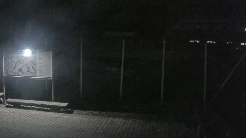 Salamandra Ski Resort Tennis Court Live Cam - Hodrusa-Hamre, Žarnovica, Banská Bystrica, Slovakia