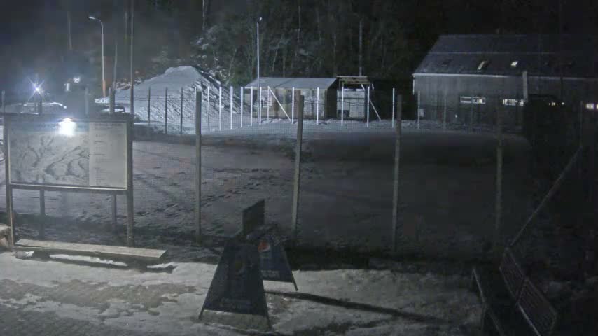 Salamandra Ski Resort Tennis Court Live Cam - Hodrusa-Hamre, Žarnovica, Banská Bystrica, Slovakia