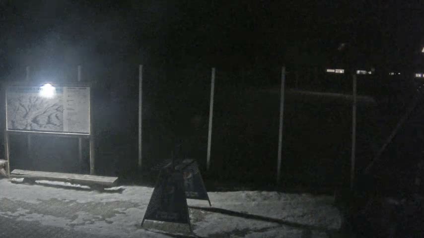Salamandra Ski Resort Tennis Court Live Cam - Hodrusa-Hamre, Žarnovica, Banská Bystrica, Slovakia