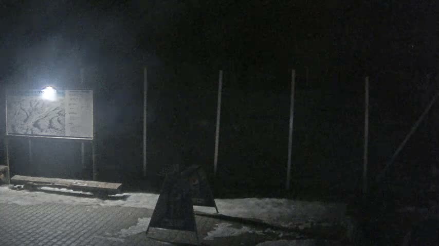 Salamandra Ski Resort Tennis Court Live Cam - Hodrusa-Hamre, Žarnovica, Banská Bystrica, Slovakia