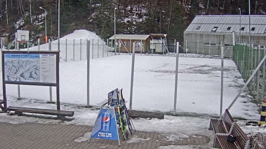 Salamandra Ski Resort Tennis Court Live Cam - Hodrusa-Hamre, Žarnovica, Banská Bystrica, Slovakia