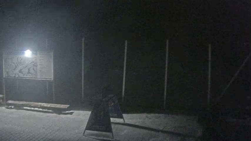 Salamandra Ski Resort Tennis Court Live Cam - Hodrusa-Hamre, Žarnovica, Banská Bystrica, Slovakia