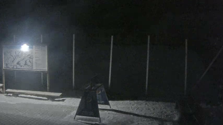 Salamandra Ski Resort Tennis Court Live Cam - Hodrusa-Hamre, Žarnovica, Banská Bystrica, Slovakia