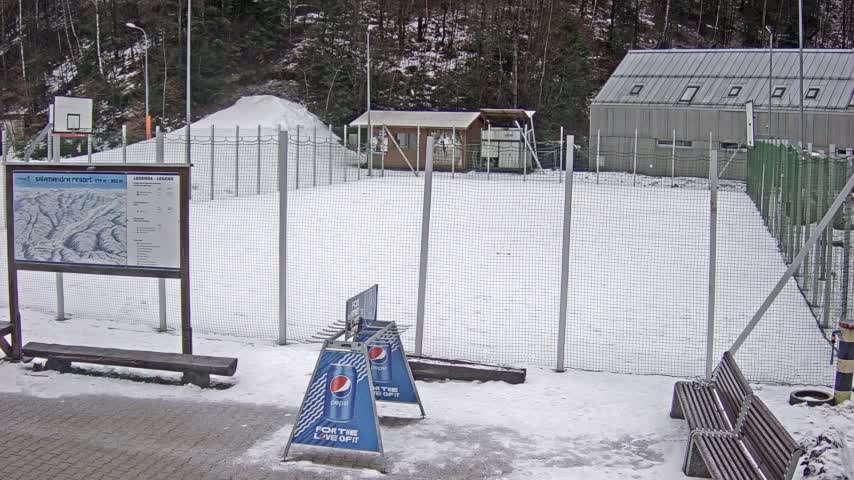 Salamandra Ski Resort Tennis Court Live Cam - Hodrusa-Hamre, Žarnovica, Banská Bystrica, Slovakia