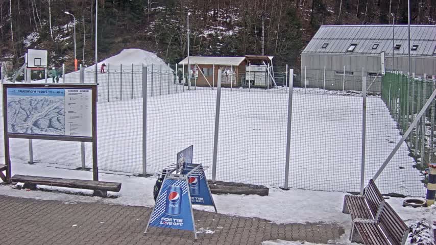 Salamandra Ski Resort Tennis Court Live Cam - Hodrusa-Hamre, Žarnovica, Banská Bystrica, Slovakia