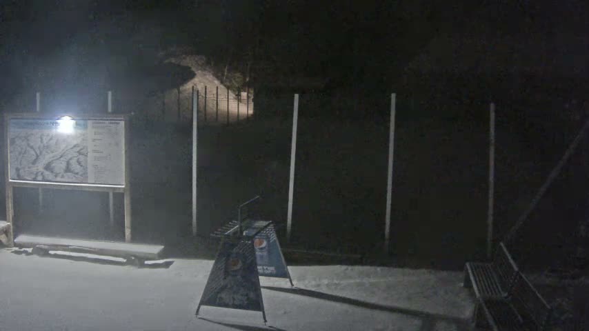 Salamandra Ski Resort Tennis Court Live Cam - Hodrusa-Hamre, Žarnovica, Banská Bystrica, Slovakia