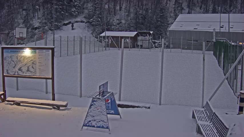 Salamandra Ski Resort Tennis Court Live Cam - Hodrusa-Hamre, Žarnovica, Banská Bystrica, Slovakia