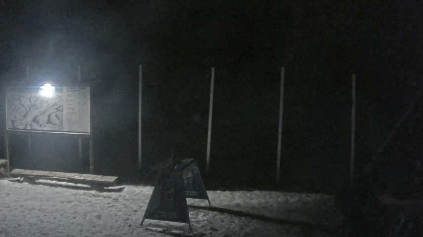 Salamandra Ski Resort Tennis Court Live Cam - Hodrusa-Hamre, Žarnovica, Banská Bystrica, Slovakia