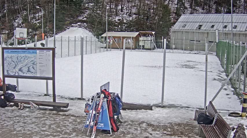 Salamandra Ski Resort Tennis Court Live Cam - Hodrusa-Hamre, Žarnovica, Banská Bystrica, Slovakia