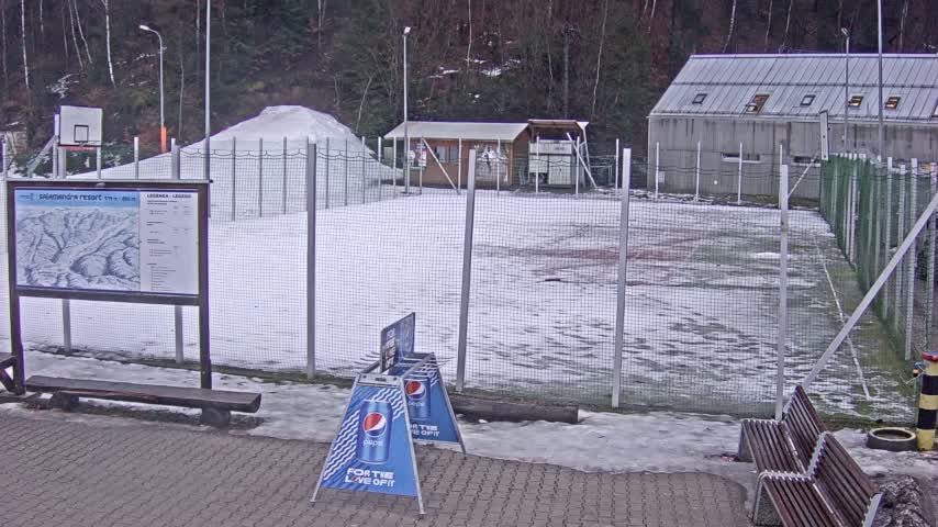 Salamandra Ski Resort Tennis Court Live Cam - Hodrusa-Hamre, Žarnovica, Banská Bystrica, Slovakia