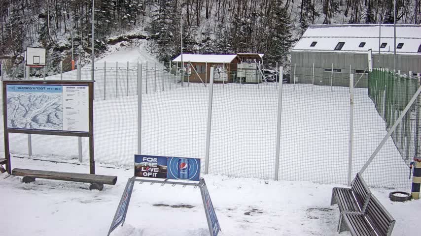 Salamandra Ski Resort Tennis Court Live Cam - Hodrusa-Hamre, Žarnovica, Banská Bystrica, Slovakia