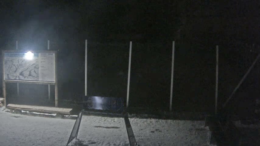 Salamandra Ski Resort Tennis Court Live Cam - Hodrusa-Hamre, Žarnovica, Banská Bystrica, Slovakia