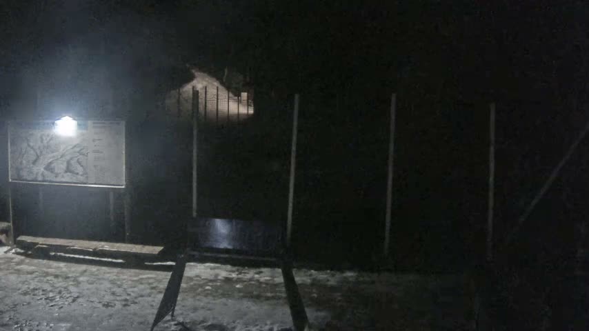 Salamandra Ski Resort Tennis Court Live Cam - Hodrusa-Hamre, Žarnovica, Banská Bystrica, Slovakia