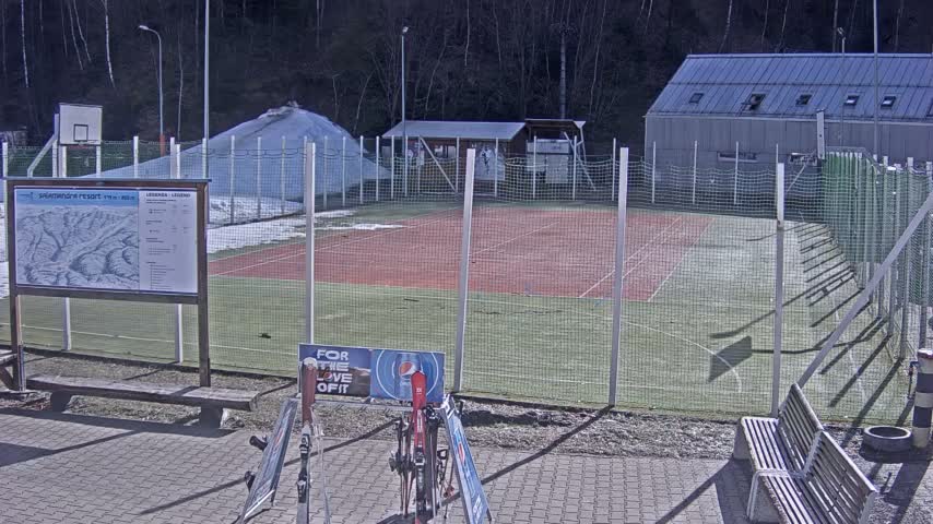 Salamandra Ski Resort Tennis Court Live Cam - Hodrusa-Hamre, Žarnovica, Banská Bystrica, Slovakia