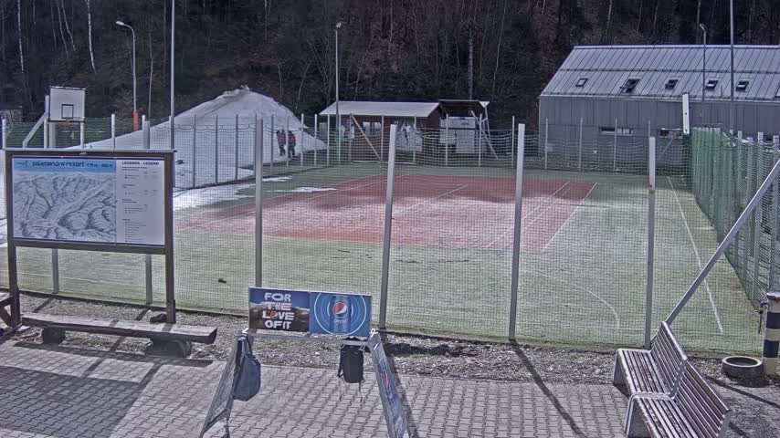 Salamandra Ski Resort Tennis Court Live Cam - Hodrusa-Hamre, Žarnovica, Banská Bystrica, Slovakia