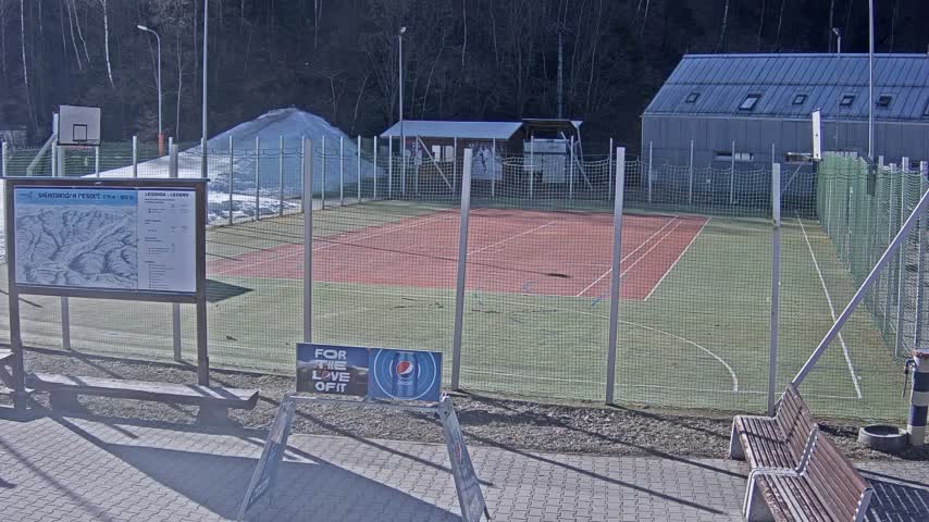 Salamandra Ski Resort Tennis Court Live Cam - Hodrusa-Hamre, Žarnovica, Banská Bystrica, Slovakia