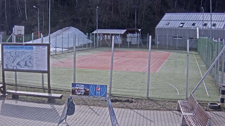 Salamandra Ski Resort Tennis Court Live Cam - Hodrusa-Hamre, Žarnovica, Banská Bystrica, Slovakia