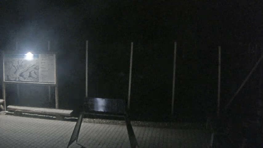 Salamandra Ski Resort Tennis Court Live Cam - Hodrusa-Hamre, Žarnovica, Banská Bystrica, Slovakia