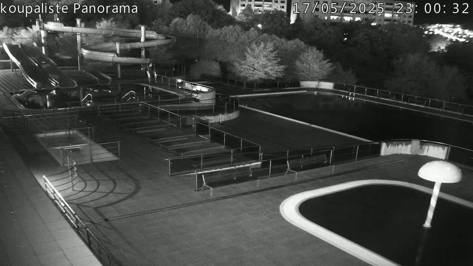 Zlín - Koupaliště Panorama Swimming Pool & Aquapark Live Cam - Zlin 5, Zlin, Czechia