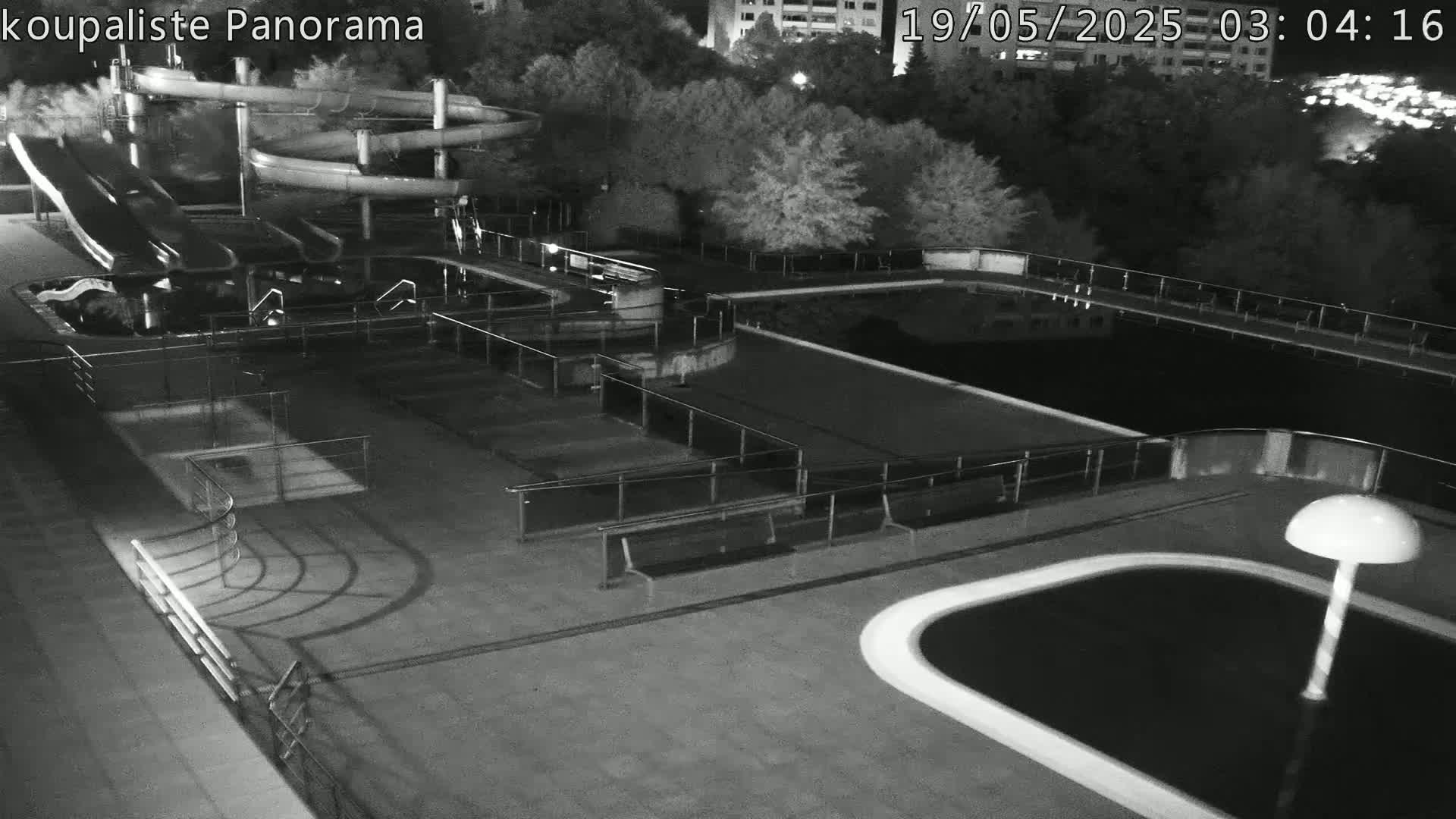 Zlín - Koupaliště Panorama Swimming Pool & Aquapark Live Cam - Zlin 5, Zlin, Czechia