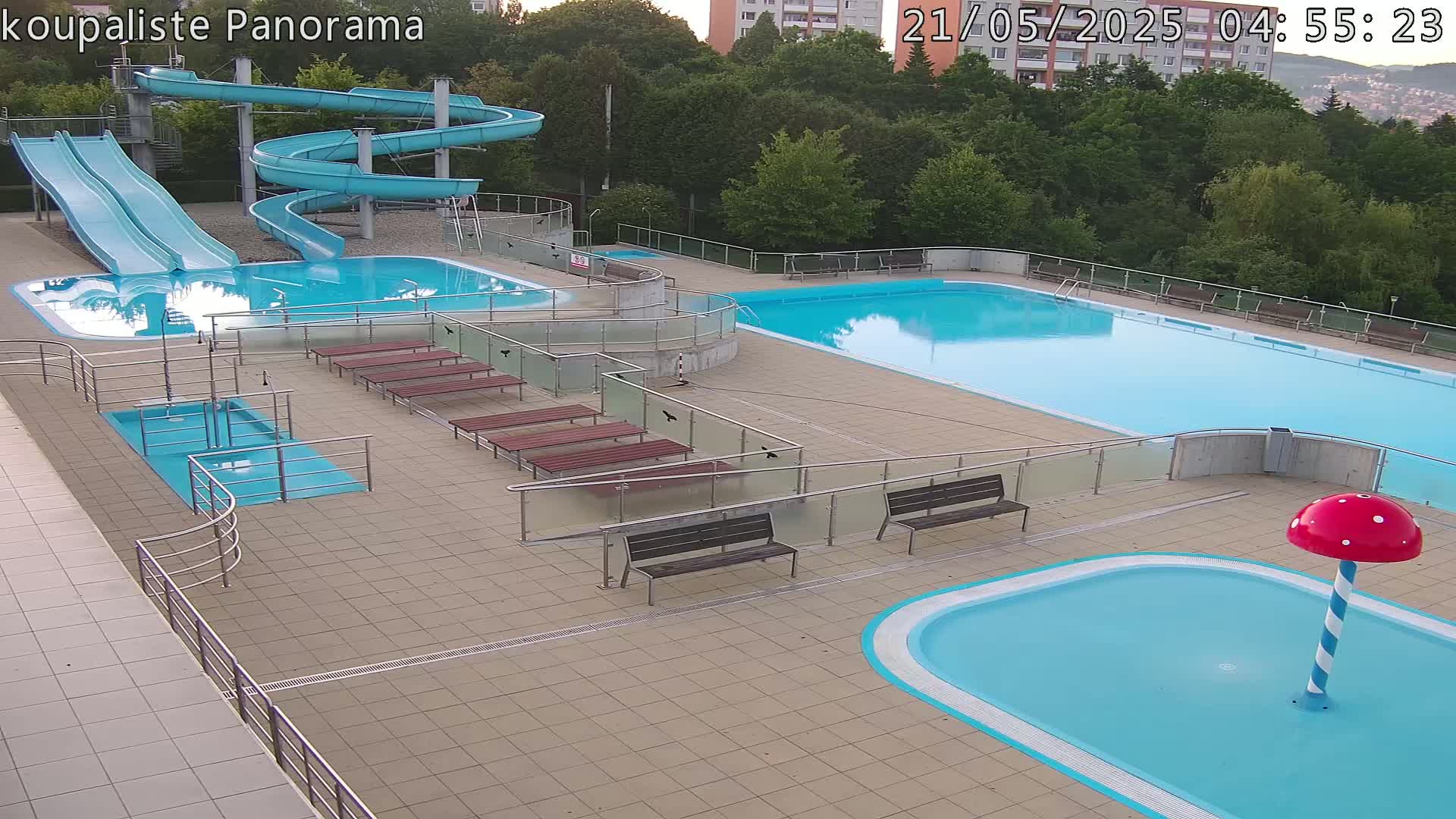Zlín - Koupaliště Panorama Swimming Pool & Aquapark Live Cam - Zlin 5, Zlin, Czechia