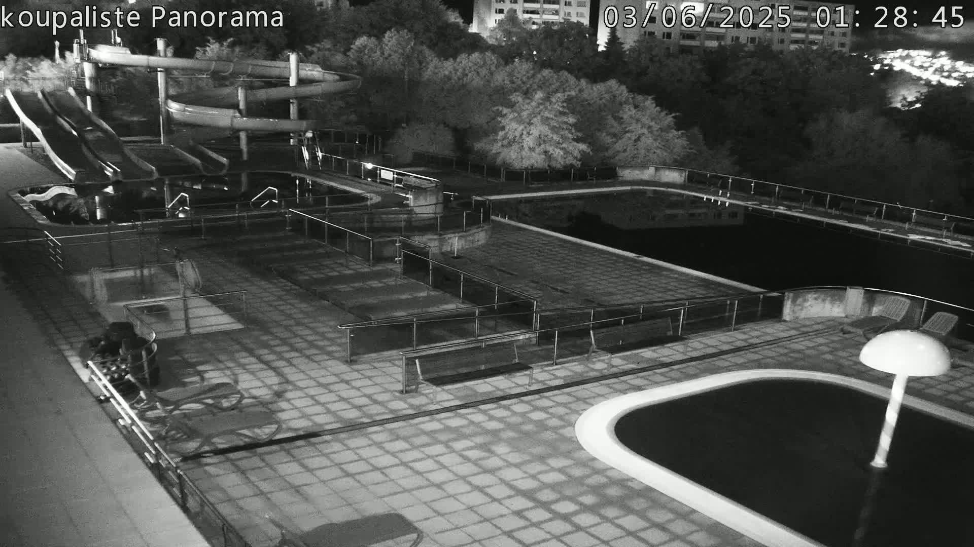 Zlín - Koupaliště Panorama Swimming Pool & Aquapark Live Cam - Zlin 5, Zlin, Czechia