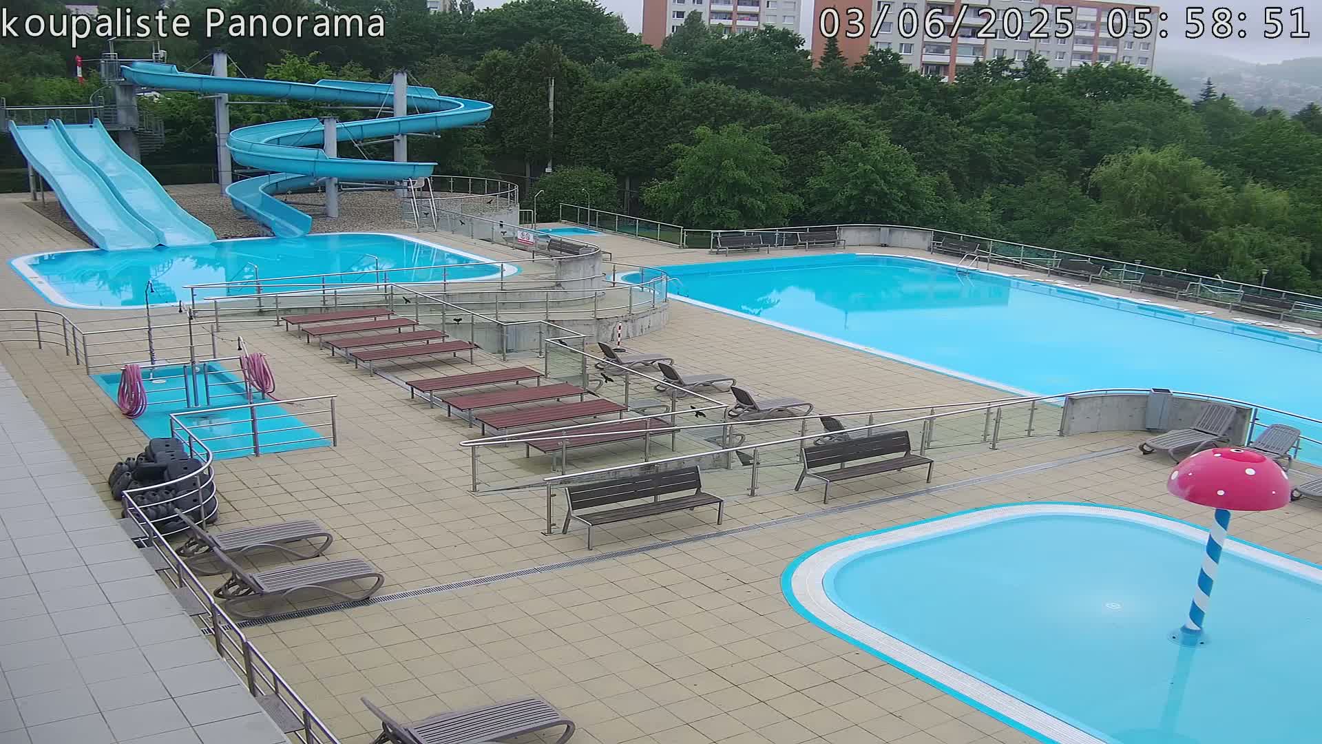 Zlín - Koupaliště Panorama Swimming Pool & Aquapark Live Cam - Zlin 5, Zlin, Czechia