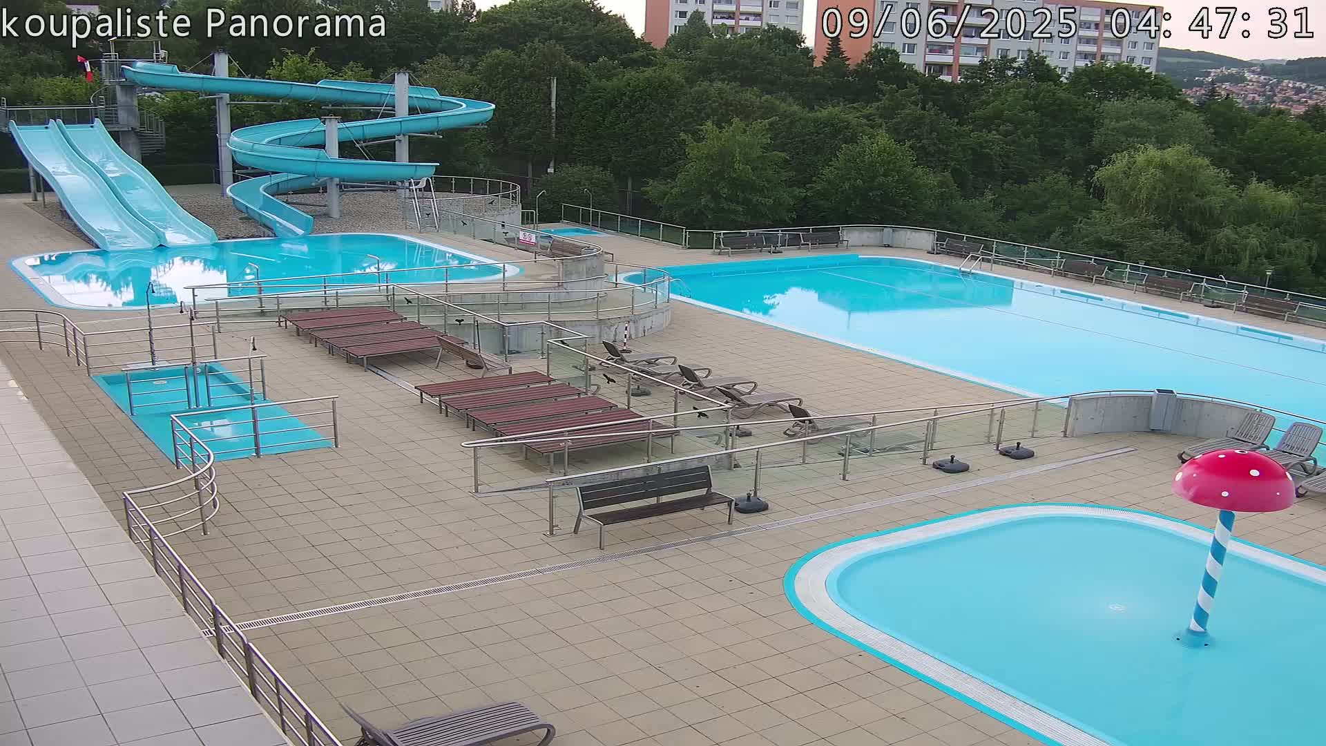 Zlín - Koupaliště Panorama Swimming Pool & Aquapark Live Cam - Zlin 5, Zlin, Czechia