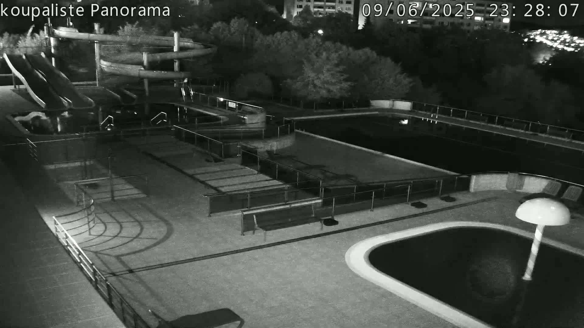 Zlín - Koupaliště Panorama Swimming Pool & Aquapark Live Cam - Zlin 5, Zlin, Czechia