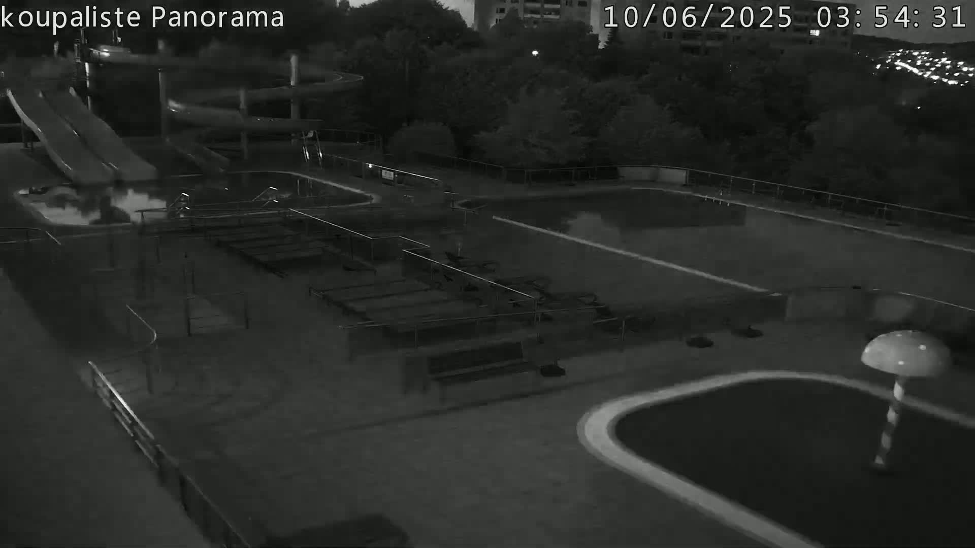 Zlín - Koupaliště Panorama Swimming Pool & Aquapark Live Cam - Zlin 5, Zlin, Czechia