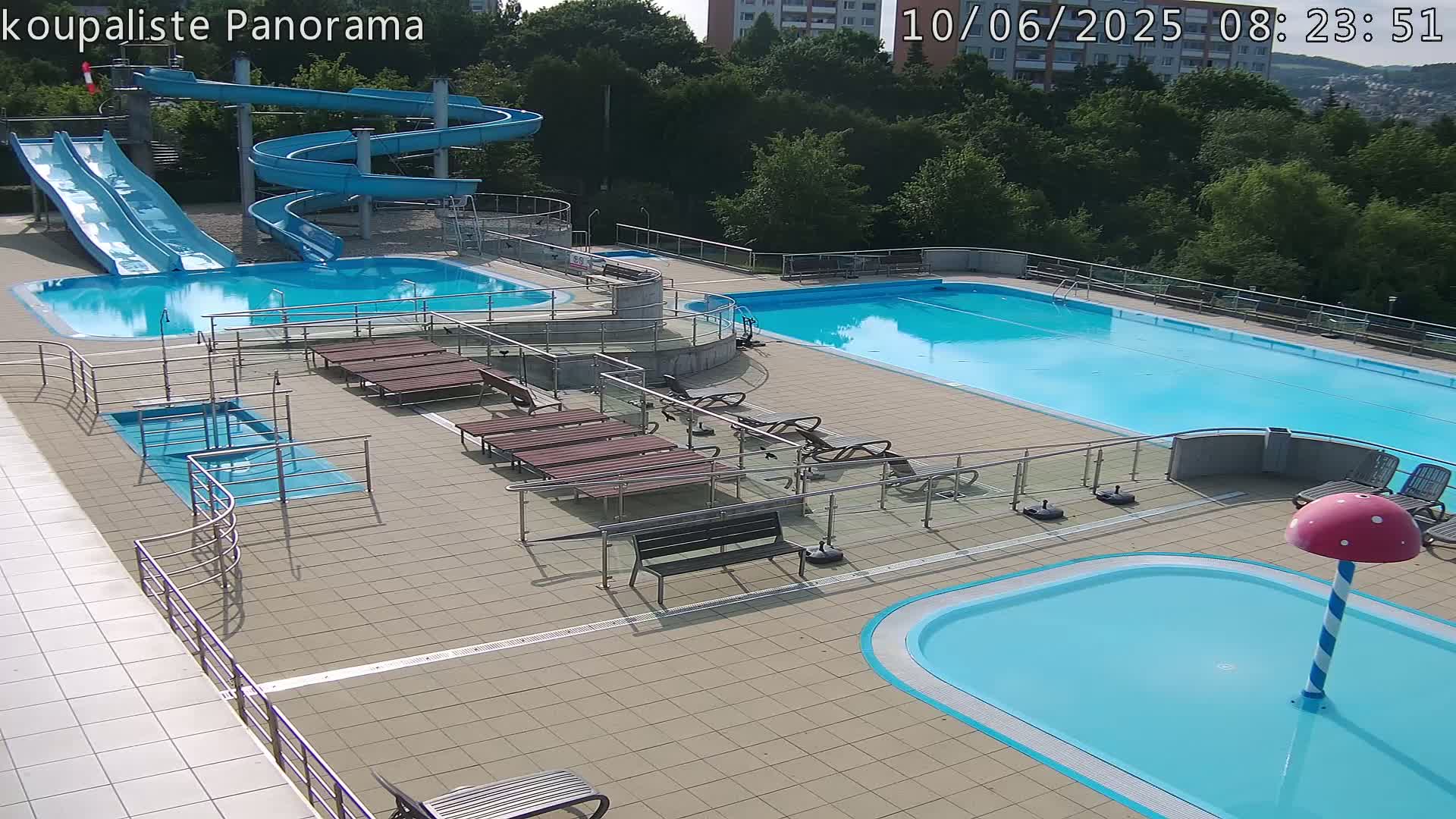 Zlín - Koupaliště Panorama Swimming Pool & Aquapark Live Cam - Zlin 5, Zlin, Czechia