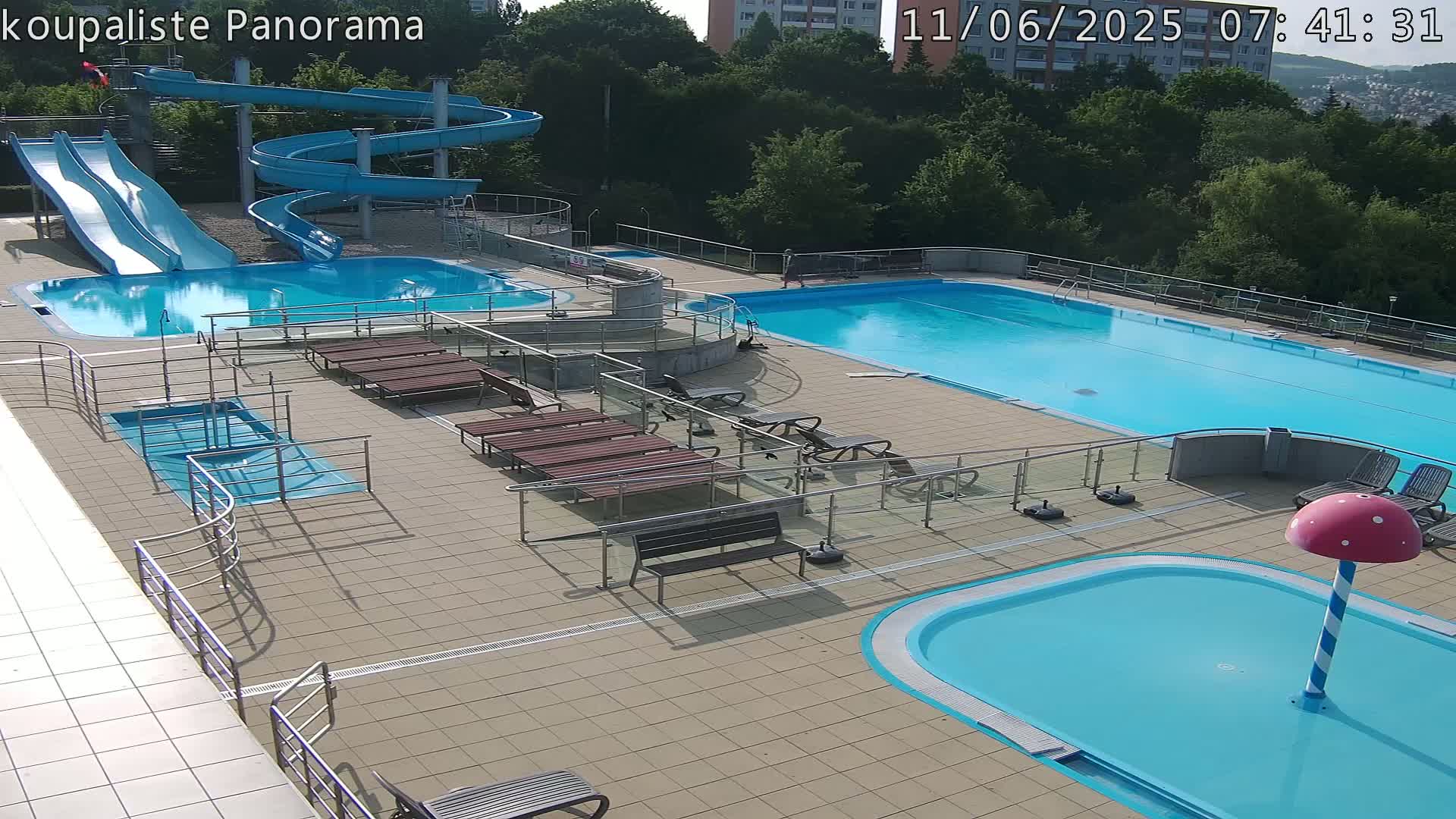 Zlín - Koupaliště Panorama Swimming Pool & Aquapark Live Cam - Zlin 5, Zlin, Czechia
