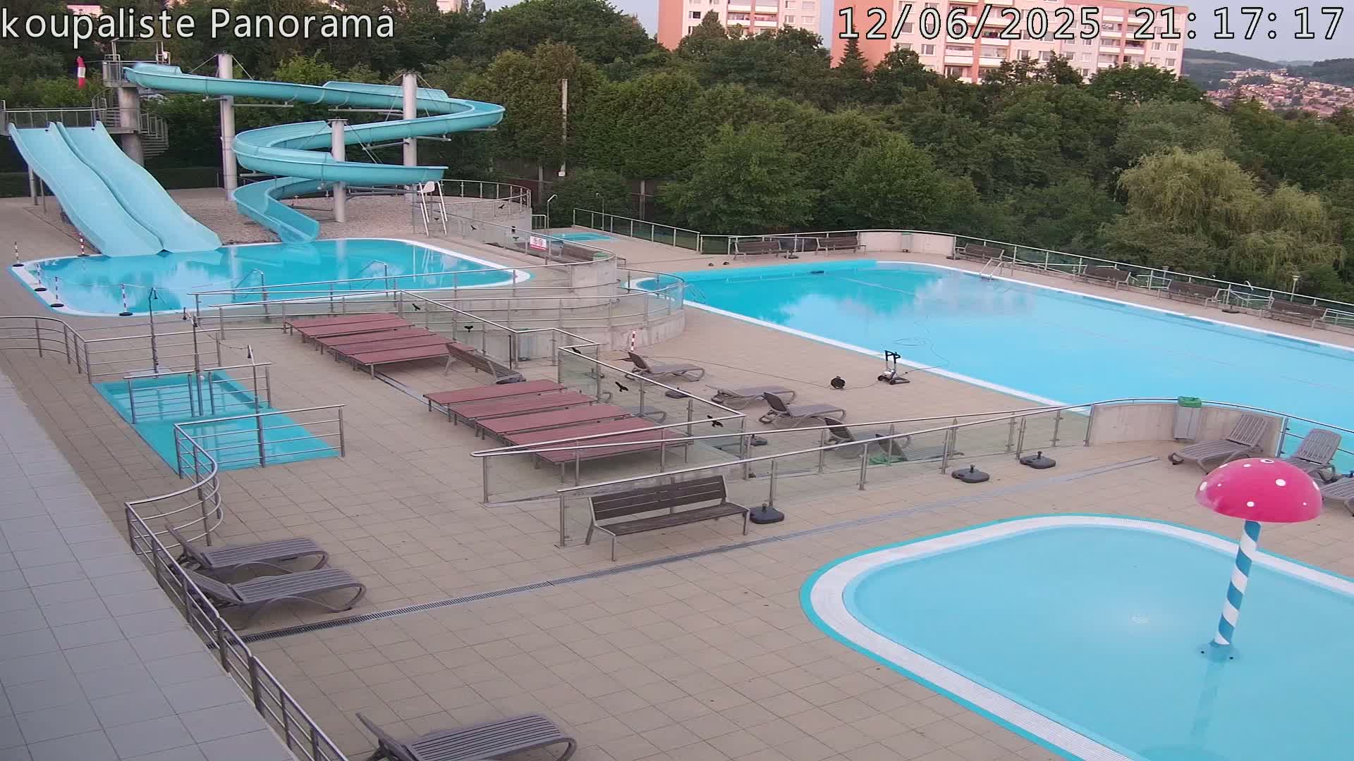 Zlín - Koupaliště Panorama Swimming Pool & Aquapark Live Cam - Zlin 5, Zlin, Czechia