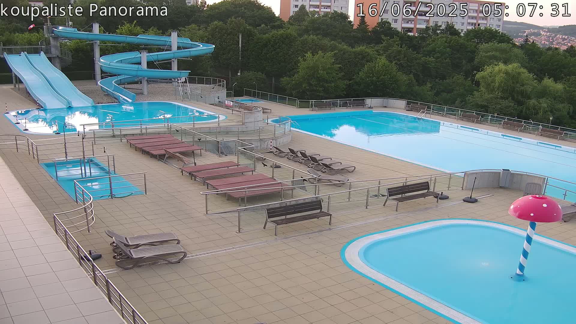 Zlín - Koupaliště Panorama Swimming Pool & Aquapark Live Cam - Zlin 5, Zlin, Czechia