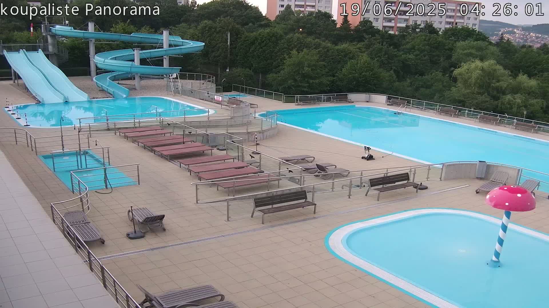 Zlín - Koupaliště Panorama Swimming Pool & Aquapark Live Cam - Zlin 5, Zlin, Czechia