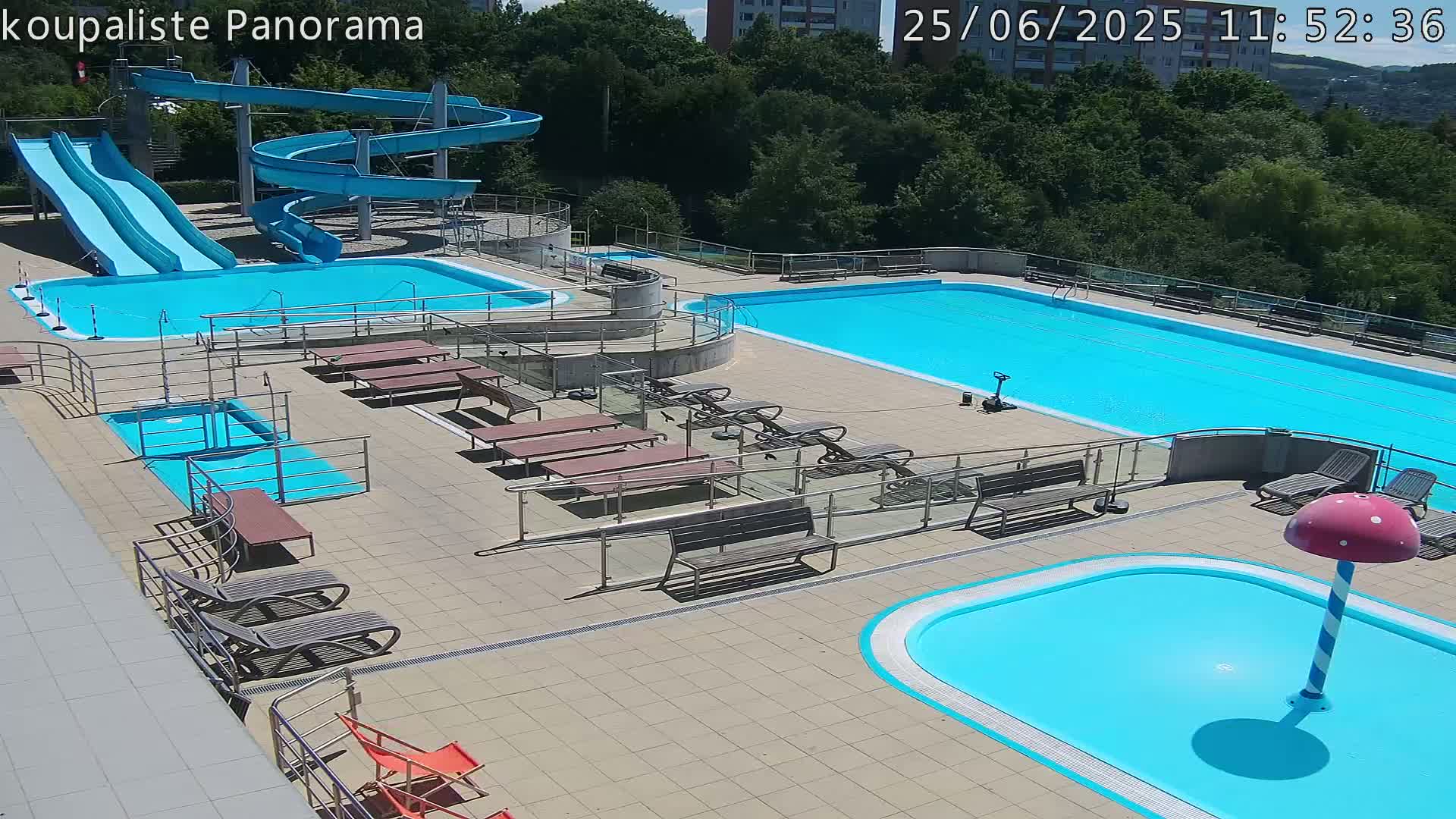 Zlín - Koupaliště Panorama Swimming Pool & Aquapark Live Cam - Zlin 5, Zlin, Czechia
