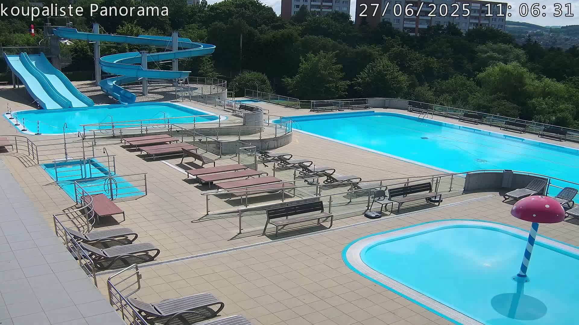 Zlín - Koupaliště Panorama Swimming Pool & Aquapark Live Cam - Zlin 5, Zlin, Czechia