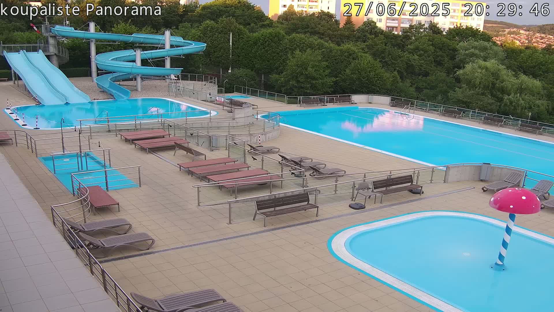 Zlín - Koupaliště Panorama Swimming Pool & Aquapark Live Cam - Zlin 5, Zlin, Czechia